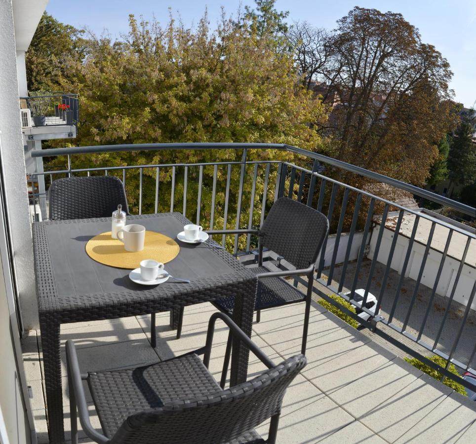 Sunshine Apartman With Free Parking Дьёр Экстерьер фото